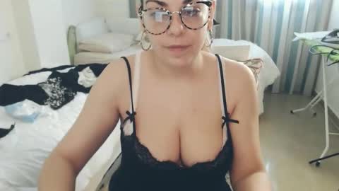 Snapshot of montserrat123 chatting on April 2026 07:42:02 AM Monse online show from April 2026 07:42:02 AM