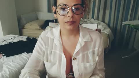 Snapshot of montserrat123 chatting on April 2026 07:58:02 PM Monse online show from April 2026 07:58:02 PM