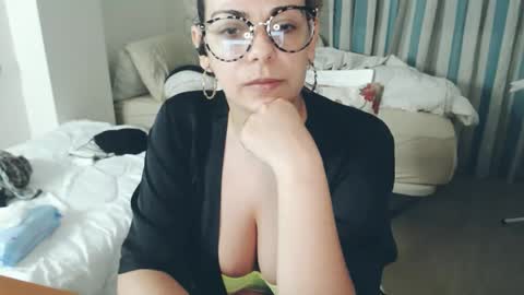 Snapshot of montserrat123 chatting on April 2026 08:01:02 PM Monse online show from April 2026 08:01:02 PM