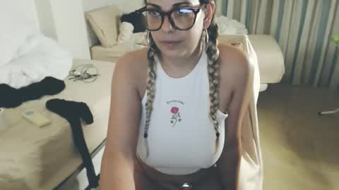 Snapshot of montserrat123 chatting on June 2026 09:08:02 PM Monse online show from June 2026 09:08:02 PM