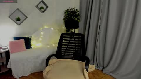 mood_berry online show from October 2025 02:00:01 AM