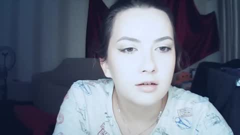 moodiemira online show from November 2025 07:15:01 PM