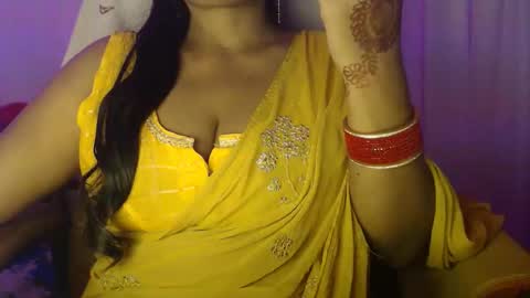 Snapshot of moody_maya chatting on October 2025 10:13:02 AM Maya online show from October 2025 10:13:02 AM