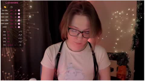 Snapshot of moon__girl chatting on December 2024 06:41:02 PM Roxy online show from December 2024 06:41:02 PM