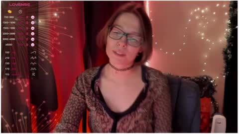 Snapshot of moon__girl chatting on December 2024 10:51:01 PM Roxy online show from December 2024 10:51:01 PM