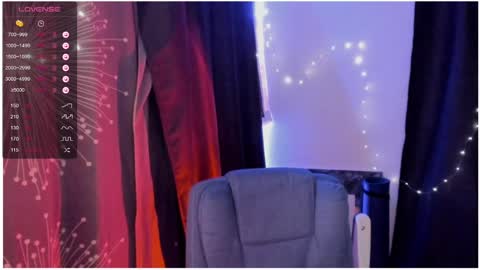 Snapshot of moon__girl chatting on February 2025 07:25:02 PM Roxy online show from February 2025 07:25:02 PM