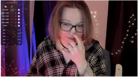 Snapshot of moon__girl chatting on March 2025 07:21:02 PM Roxy online show from March 2025 07:21:02 PM