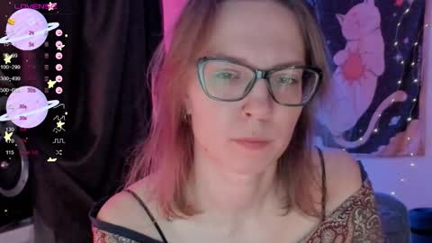 Snapshot of moon__girl chatting on October 2025 08:19:01 PM Roxy online show from October 2025 08:19:01 PM