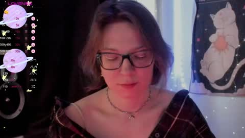 Snapshot of moon__girl chatting on May 2026 05:40:02 PM Roxy online show from May 2026 05:40:02 PM