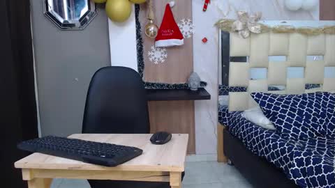 moon_and_fire_ online show from November 2025 03:23:02 AM