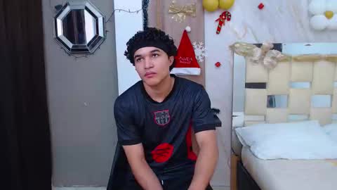 moon_and_fire_ online show from December 2025 03:01:02 AM