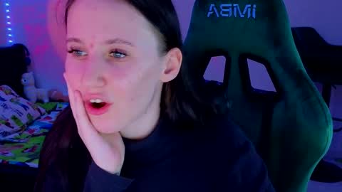 Lola online show from March 2025 09:03:01 PM