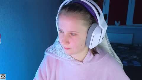 Lola online show from October 2025 03:24:01 PM