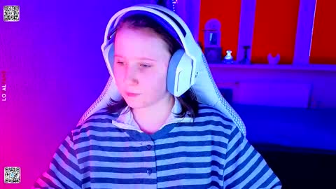 Snapshot of moon_avengers chatting on January 2026 01:50:01 PM Lola online show from January 2026 01:50:01 PM