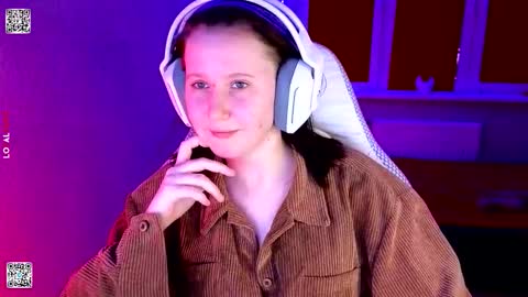 Snapshot of moon_avengers chatting on February 2026 04:01:01 PM Lola online show from February 2026 04:01:01 PM