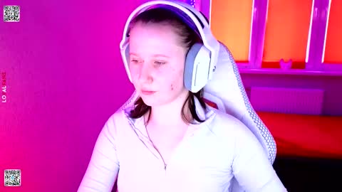 Snapshot of moon_avengers chatting on February 2026 08:19:01 AM Lola online show from February 2026 08:19:01 AM