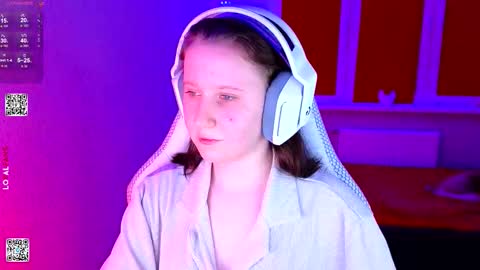 Snapshot of moon_avengers chatting on February 2026 03:40:01 PM Lola online show from February 2026 03:40:01 PM