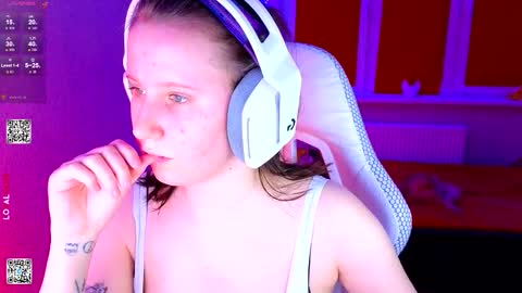 Snapshot of moon_avengers chatting on February 2026 05:20:01 PM Lola online show from February 2026 05:20:01 PM