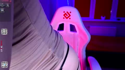 Snapshot of moon_avengers chatting on February 2026 03:32:02 PM Lola online show from February 2026 03:32:02 PM