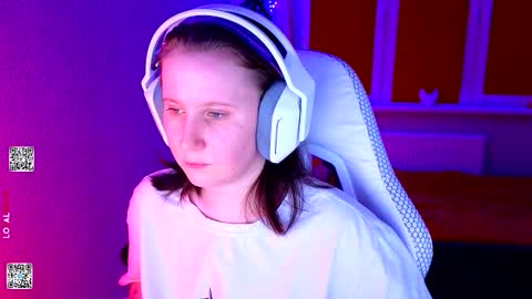 Snapshot of moon_avengers chatting on March 2026 06:48:02 PM Lola online show from March 2026 06:48:02 PM