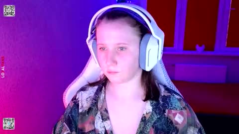 Snapshot of moon_avengers chatting on March 2026 03:06:01 PM Lola online show from March 2026 03:06:01 PM