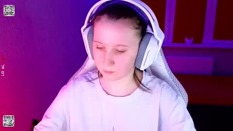 Snapshot of moon_avengers chatting on March 2026 05:08:01 PM Lola online show from March 2026 05:08:01 PM