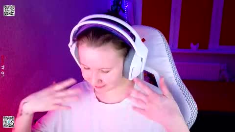 Snapshot of moon_avengers chatting on March 2026 05:29:02 PM Lola online show from March 2026 05:29:02 PM