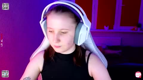 Snapshot of moon_avengers chatting on March 2026 05:30:01 PM Lola online show from March 2026 05:30:01 PM