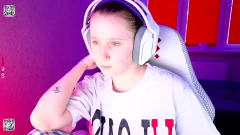 Snapshot of moon_avengers chatting on March 2026 03:12:01 PM Lola online show from March 2026 03:12:01 PM