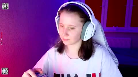 Snapshot of moon_avengers chatting on March 2026 04:50:02 PM Lola online show from March 2026 04:50:02 PM