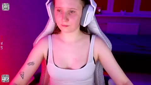 Snapshot of moon_avengers chatting on March 2026 04:30:02 PM Lola online show from March 2026 04:30:02 PM