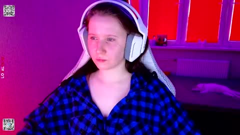 Snapshot of moon_avengers chatting on March 2026 09:21:02 AM Lola online show from March 2026 09:21:02 AM