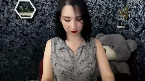 Snapshot of moon_foxy_ chatting on April 2026 08:02:01 PM Diana online show from April 2026 08:02:01 PM