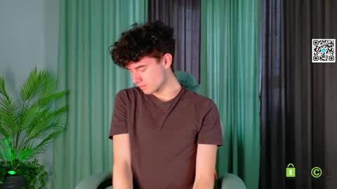 moon_gloww online show from April 2026 02:53:02 AM