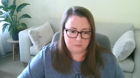 Moon Petal online show from October 2025 08:59:01 AM