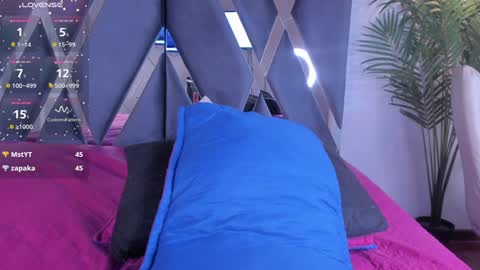 Luna  online show from January 2025 09:37:01 PM