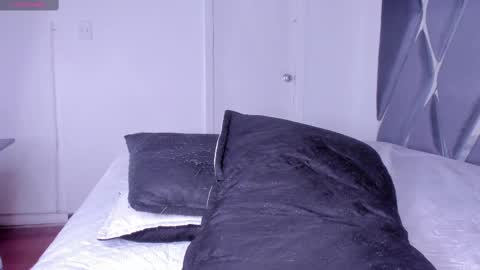 Luna  online show from February 2025 10:07:02 PM