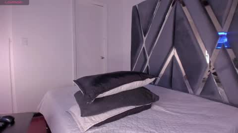 Luna  online show from September 2025 05:59:02 PM