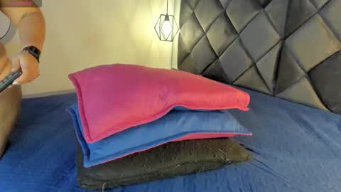 Luna  online show from November 2025 11:22:01 AM