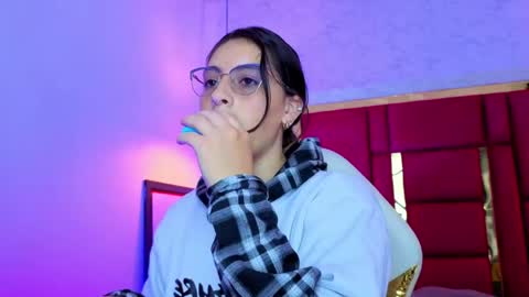 Snapshot of moon_winy chatting on April 2026 12:00:01 PM Winy online show from April 2026 12:00:01 PM