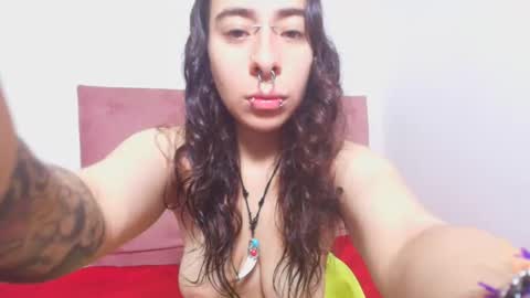 Snapshot of moonandzukko chatting on April 2026 01:47:02 AM moonandzukko online show from April 2026 01:47:02 AM