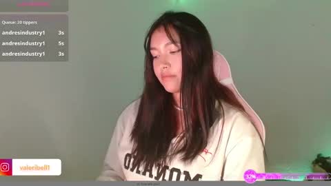 Snapshot of moonbella_bell chatting on December 2024 02:31:02 AM bell online show from December 2024 02:31:02 AM