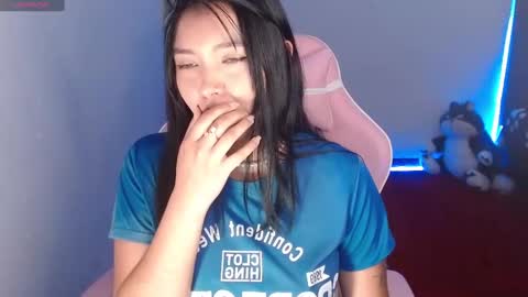 Snapshot of moonbella_bell chatting on December 2024 09:44:01 PM bell online show from December 2024 09:44:01 PM