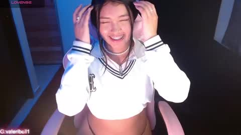 Snapshot of moonbella_bell chatting on December 2024 05:03:01 AM bell online show from December 2024 05:03:01 AM