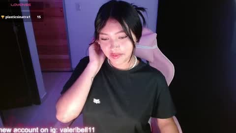 Snapshot of moonbella_bell chatting on January 2025 03:34:01 AM bell online show from January 2025 03:34:01 AM