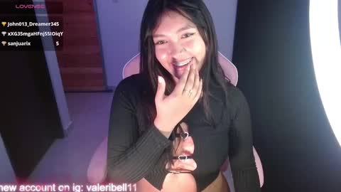 Snapshot of moonbella_bell chatting on January 2025 07:14:02 AM bell online show from January 2025 07:14:02 AM