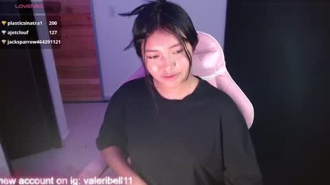 Snapshot of moonbella_bell chatting on January 2025 08:42:01 AM bell online show from January 2025 08:42:01 AM