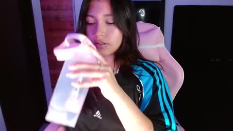 Snapshot of moonbella_bell chatting on February 2025 09:54:02 AM bell online show from February 2025 09:54:02 AM