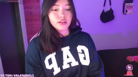 Snapshot of moonbella_bell chatting on September 2025 06:40:01 AM bell online show from September 2025 06:40:01 AM