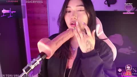 Snapshot of moonbella_bell chatting on November 2025 06:14:01 AM bell online show from November 2025 06:14:01 AM